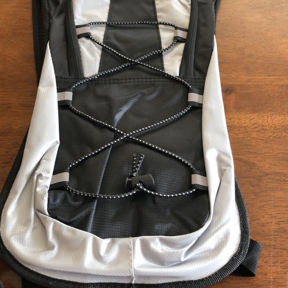 NWOT KOOVAGI Hydration Backpack with CHERAINTI Water Bladder - Picture 4 of 9